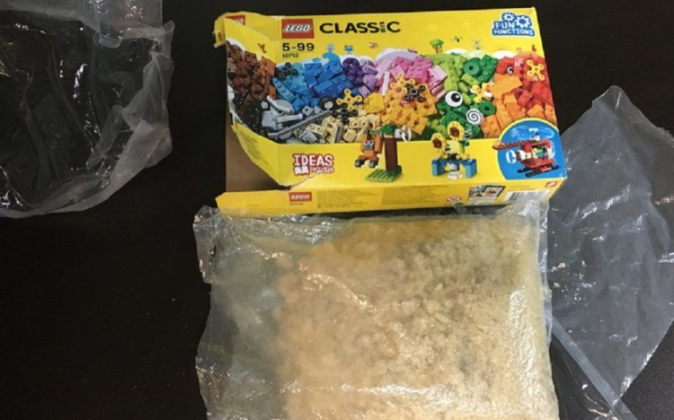 Játékdobozban érkezett a drog Tolnába